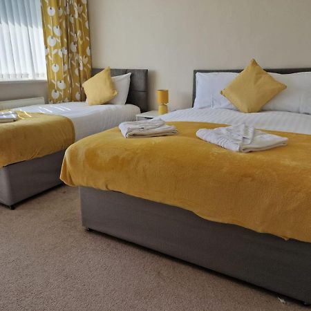 利兹4 Beds With Links To Motorways公寓 外观 照片